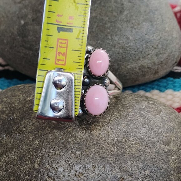 Southwest Sterling Silver Pink Conch Shell Ring w/Flowers Feathers Size 7 - Picture 3 of 6